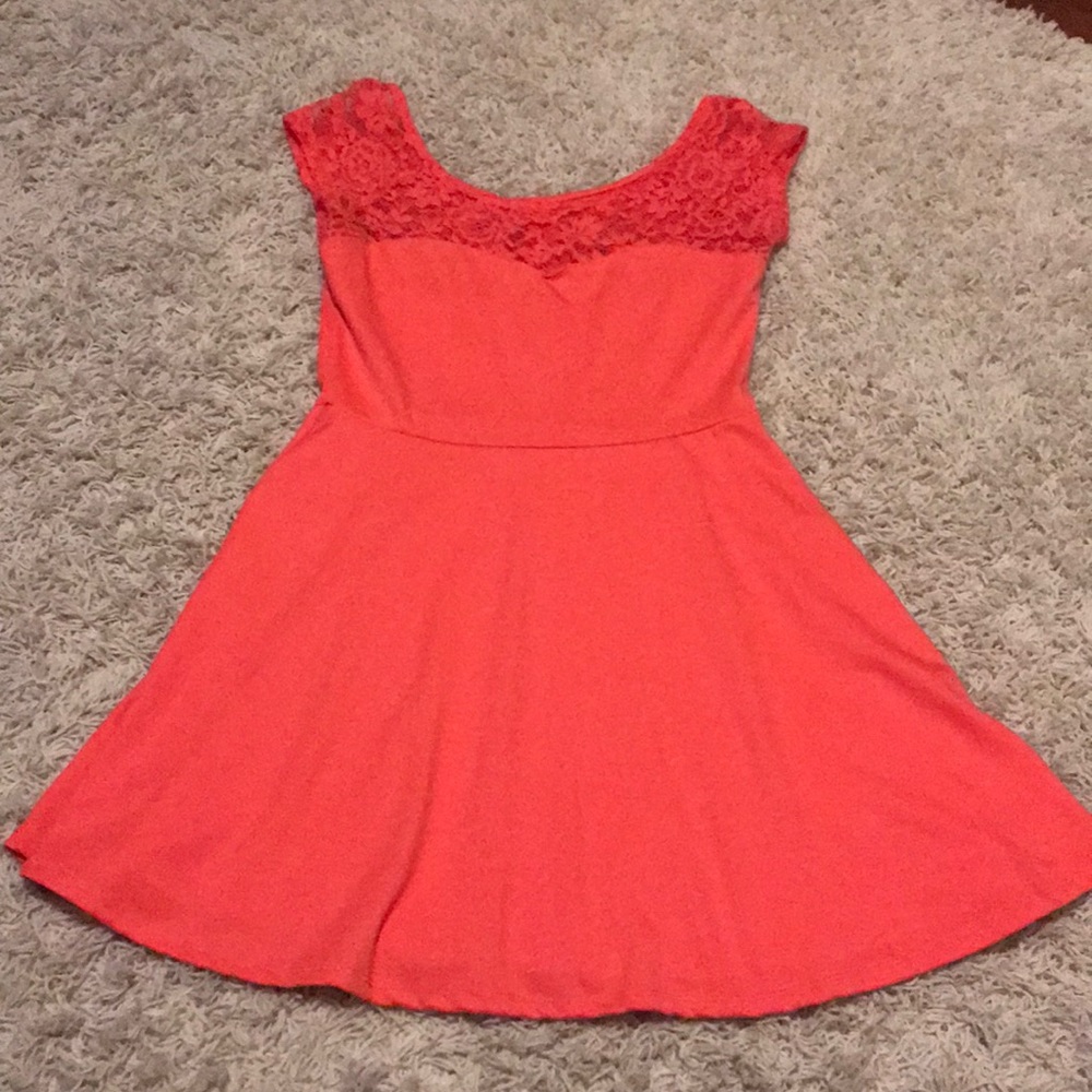 Women’s Lace Neck and Shoulder Dress